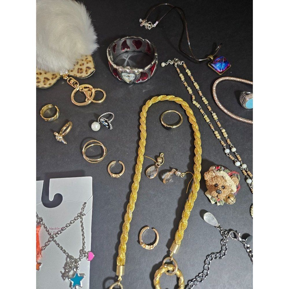 Wearable jewelry lot / bundle